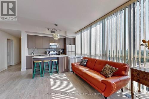 2002 - 88 Sheppard Avenue E, Toronto, ON - Indoor Photo Showing Living Room