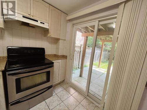 23 Catalpa Crescent, Vaughan, ON - Indoor Photo Showing Kitchen