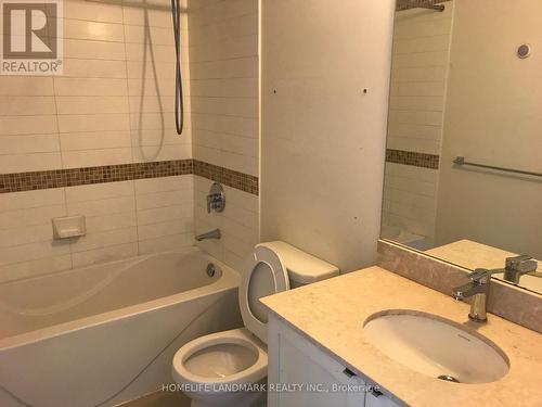 2005 - 4099 Brickstone Mews, Mississauga, ON - Indoor Photo Showing Bathroom