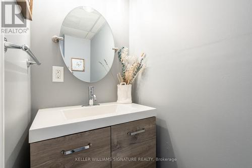 11 Burdock Lane, Hamilton, ON - Indoor Photo Showing Bathroom