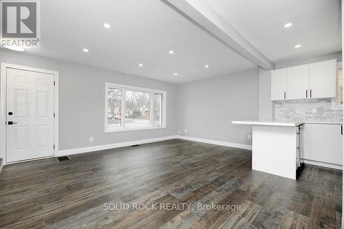 339 Melvin Avenue, Hamilton, ON - Indoor Photo Showing Kitchen