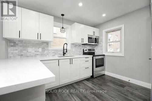 339 Melvin Avenue, Hamilton, ON - Indoor Photo Showing Kitchen With Upgraded Kitchen