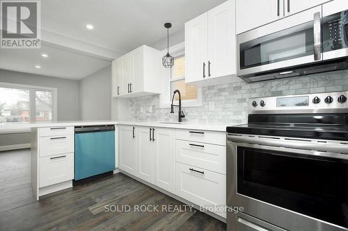 339 Melvin Avenue, Hamilton, ON - Indoor Photo Showing Kitchen With Upgraded Kitchen