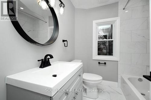 339 Melvin Avenue, Hamilton, ON - Indoor Photo Showing Bathroom