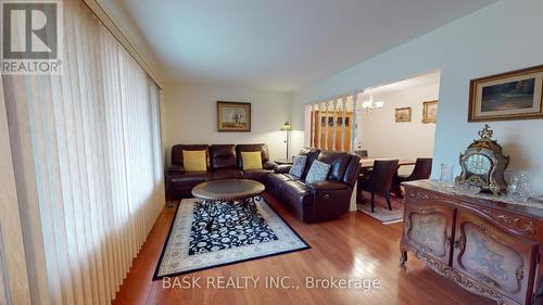 119 Hillbrook Crescent, Kitchener, ON - Indoor Photo Showing Living Room