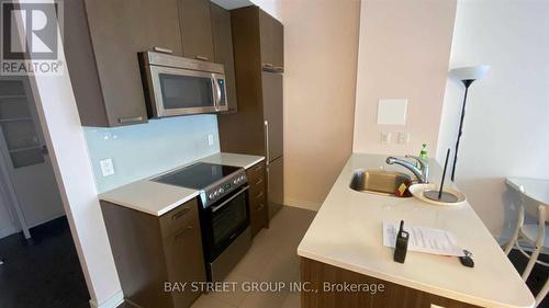 2006 - 295 Adelaide Street W, Toronto, ON - Indoor Photo Showing Kitchen