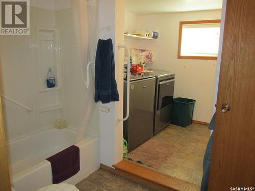 624 1St Avenue W, Nipawin, SK - Indoor Photo Showing Bathroom