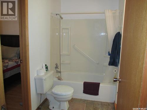 624 1St Avenue W, Nipawin, SK - Indoor Photo Showing Bathroom