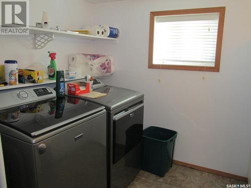 624 1St Avenue W, Nipawin, SK - Indoor Photo Showing Laundry Room