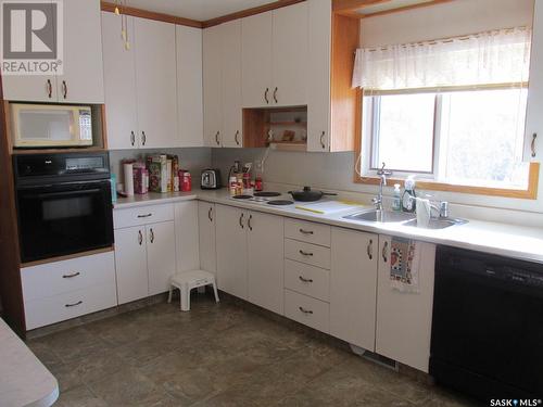 624 1St Avenue W, Nipawin, SK - Indoor Photo Showing Kitchen With Double Sink