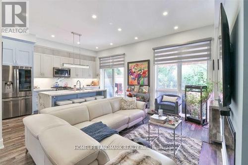 30 Crestridge Drive, Vaughan, ON - Indoor Photo Showing Living Room