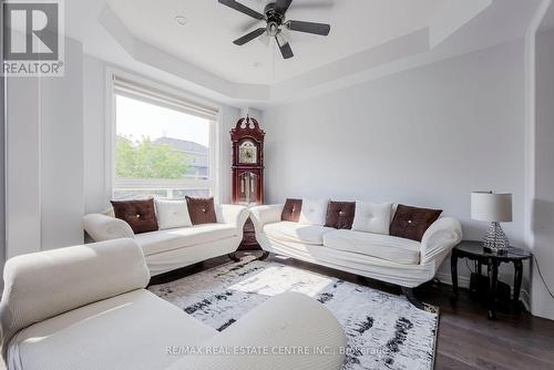 73 Pantomine (Upper Level) Boulevard, Brampton, ON - Indoor Photo Showing Living Room