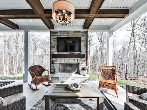 Salon - 536 Ch. St-Germain, Prévost, QC - Indoor Photo Showing Living Room With Fireplace