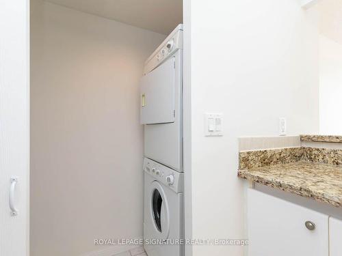 1001-88 Corporate Dr, Toronto, ON - Indoor Photo Showing Laundry Room