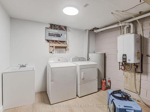 Lower-391 Targa Rd, Mississauga, ON - Indoor Photo Showing Laundry Room