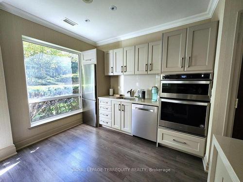 507-350 Mill Rd, Toronto, ON - Indoor Photo Showing Kitchen