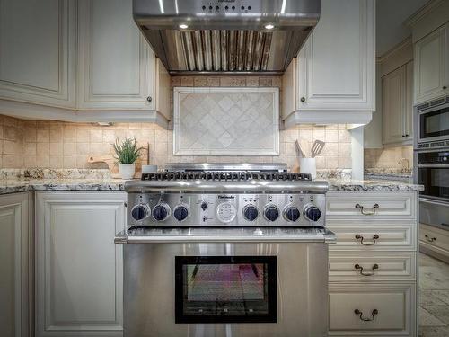 Cuisine - 53 Av. Du Bel-Horizon, Sainte-Julie, QC - Indoor Photo Showing Kitchen With Upgraded Kitchen