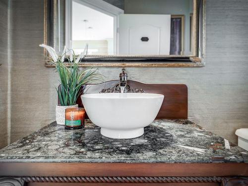 Powder room - 53 Av. Du Bel-Horizon, Sainte-Julie, QC - Indoor Photo Showing Bathroom