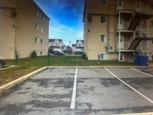 Parking - 002-2900 Rue Montcalm, Vaudreuil-Dorion, QC - Outdoor