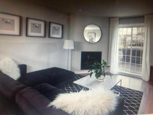 Living room - 002-2900 Rue Montcalm, Vaudreuil-Dorion, QC - Indoor Photo Showing Living Room With Fireplace