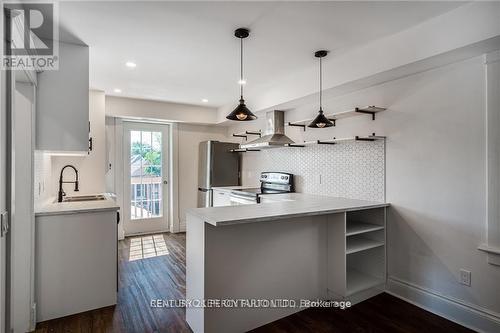 2 - 42 Balsam Avenue, Hamilton, ON - Indoor Photo Showing Kitchen With Upgraded Kitchen