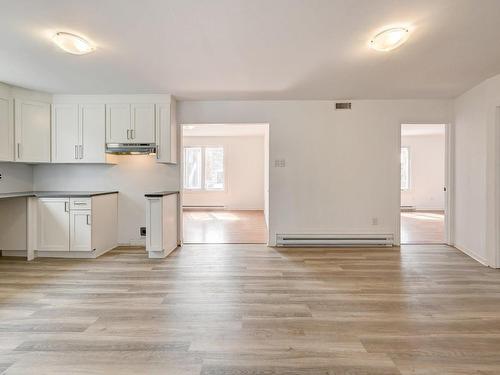 Dining room - 2065 Rue St-Georges (Longueuil), Longueuil (Le Vieux-Longueuil), QC - Indoor Photo Showing Kitchen