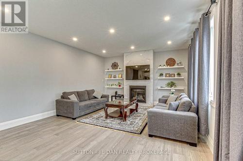 98 Locky Lane, Middlesex Centre (Komoka), ON - Indoor Photo Showing Living Room With Fireplace