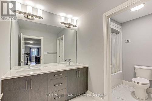 98 Locky Lane, Middlesex Centre (Komoka), ON - Indoor Photo Showing Bathroom