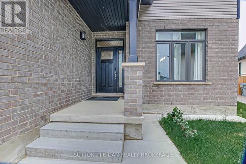 98 Locky Lane, Middlesex Centre (Komoka), ON - Outdoor With Exterior