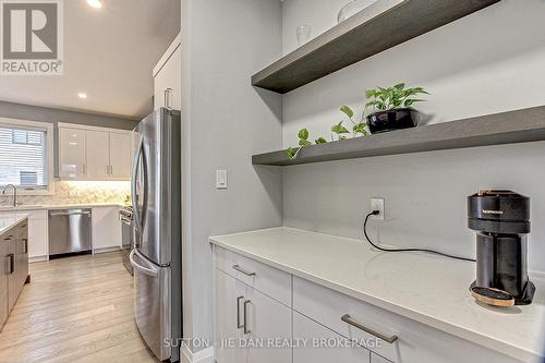 98 Locky Lane, Middlesex Centre (Komoka), ON - Indoor Photo Showing Kitchen