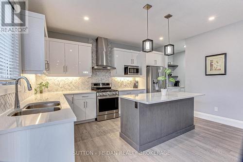 98 Locky Lane, Middlesex Centre (Komoka), ON - Indoor Photo Showing Kitchen With Double Sink With Upgraded Kitchen