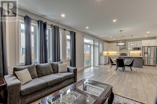 98 Locky Lane, Middlesex Centre (Komoka), ON - Indoor Photo Showing Living Room