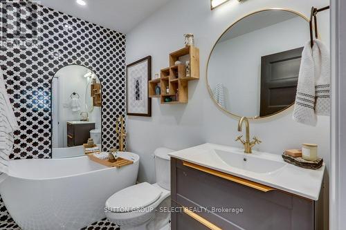 988 Glenbanner Road, London, ON - Indoor Photo Showing Bathroom