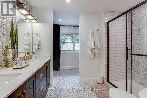 988 Glenbanner Road, London, ON - Indoor Photo Showing Bathroom