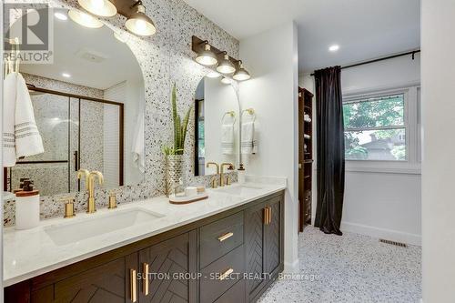 988 Glenbanner Road, London, ON - Indoor Photo Showing Bathroom