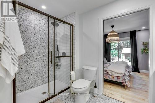 988 Glenbanner Road, London, ON - Indoor Photo Showing Bathroom