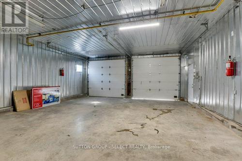 988 Glenbanner Road, London, ON - Indoor Photo Showing Garage