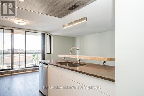 705 - 363 Colborne Street, London, ON - Indoor Photo Showing Kitchen