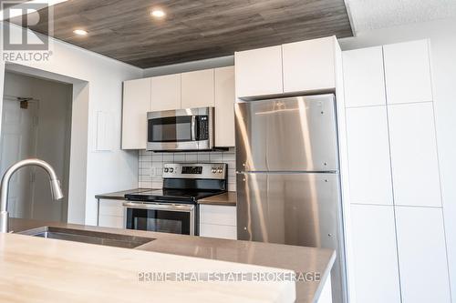 705 - 363 Colborne Street, London, ON - Indoor Photo Showing Kitchen With Upgraded Kitchen