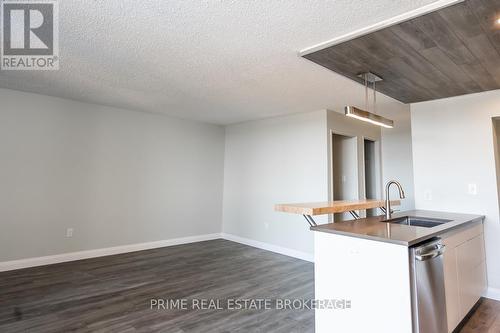 705 - 363 Colborne Street, London, ON - Indoor Photo Showing Kitchen