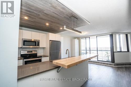 705 - 363 Colborne Street, London, ON - Indoor Photo Showing Kitchen