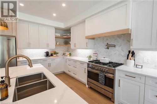 30 Sugarbush Street, North Bay, ON - Indoor Photo Showing Kitchen With Double Sink With Upgraded Kitchen