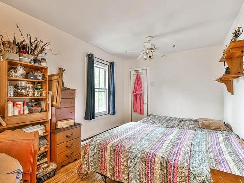 Chambre Ã Â coucher - 973  - 977 Rue Valiquette, Sainte-Adèle, QC - Indoor Photo Showing Bedroom