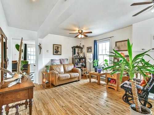 Salon - 973  - 977 Rue Valiquette, Sainte-Adèle, QC - Indoor Photo Showing Living Room