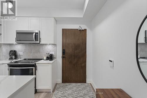 516 - 100 Eagle Rock Way, Vaughan, ON - Indoor Photo Showing Kitchen