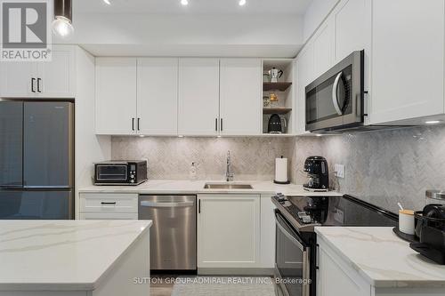 516 - 100 Eagle Rock Way, Vaughan, ON - Indoor Photo Showing Kitchen With Upgraded Kitchen