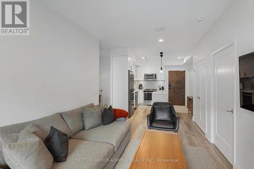 516 - 100 Eagle Rock Way, Vaughan, ON - Indoor Photo Showing Living Room