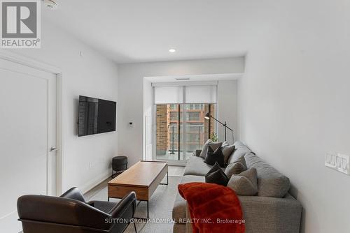 516 - 100 Eagle Rock Way, Vaughan, ON - Indoor Photo Showing Living Room