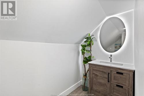 1206 Monmouth, Windsor, ON - Indoor Photo Showing Bathroom