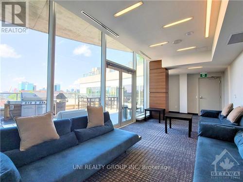 801 - 805 Carling Avenue, Ottawa, ON - Indoor Photo Showing Living Room